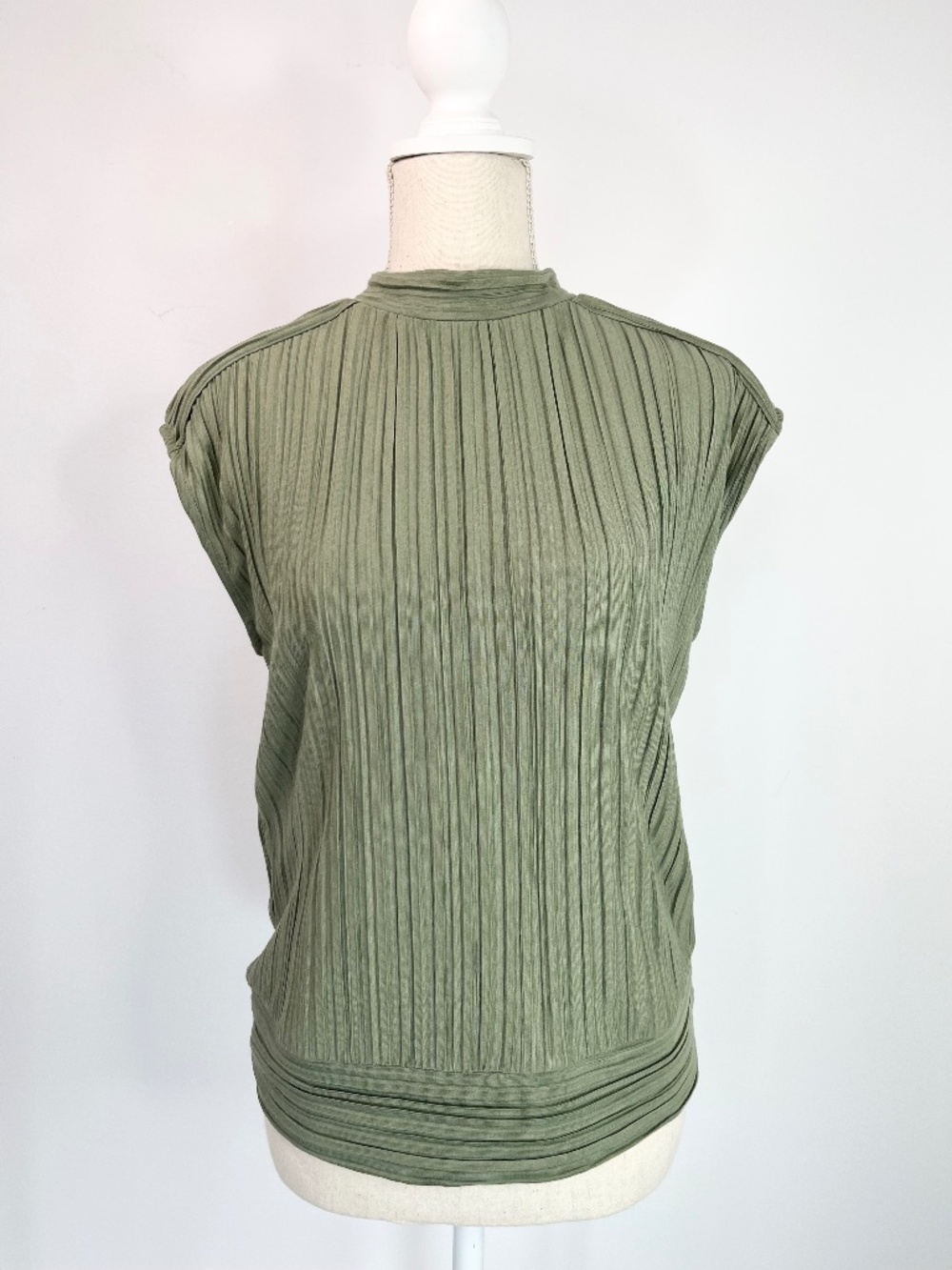Ann Taylor Sleeveless Mock Neck Pleated Top